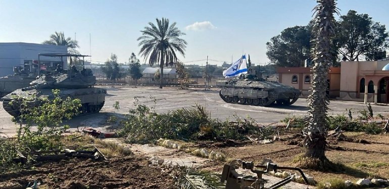 İsrail, Refah Sınır Kapısının Kontrülünü Ele Geçirdi: Gazze’ye İnsani Yardım Kesildi