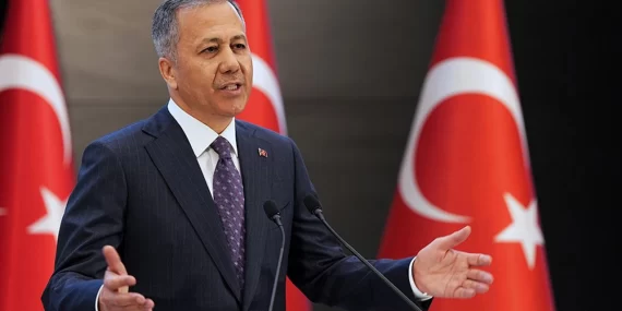 İçişleri Bakanı Yerlikaya 1 Mayıs Sonrası Ev Baskınları ve Ters Kelepçeli Gözaltılarını Gururla Paylaştı!