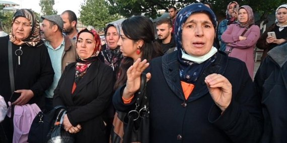 İşçilerden Kapanan Tekstil Fabrikası Önünde Eylem