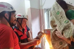 13-yasindaki-cocuk-elini-hamur-makinesine-sikistirdi