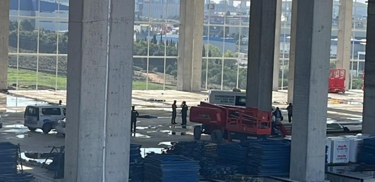 Kocaeli’nde İş Cinayeti: Çatıdan Düşen İşçi Hayatını Kaybetti