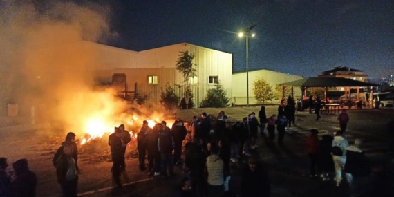 Maltepe Belediyesi İşçileri Belediye Binası Önünde