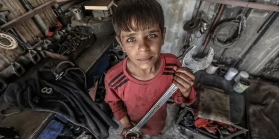 Her Yıl En Az 60 Çocuk İş Cinayetlerinde Can Veriyor!