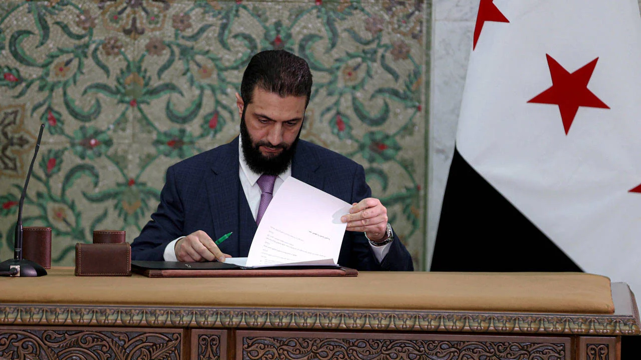 hts-lideri-colani-gecici-anayasa-bildirgesini-imzaladi-islam-hukuku-yasalarin-temel-kaynagidir
