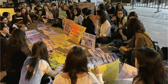 Marmara Üniversitesi’nden Kadın Cinayetlerini Protesto Eden Öğrencilere Kınama Cezası