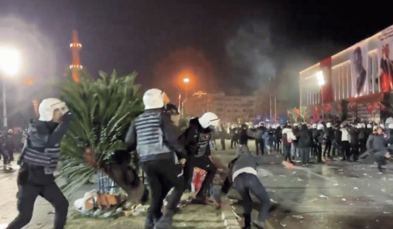 THİV Raporu: Bir Ayda Binlerce Gözaltı, Yüzlerce Yasak