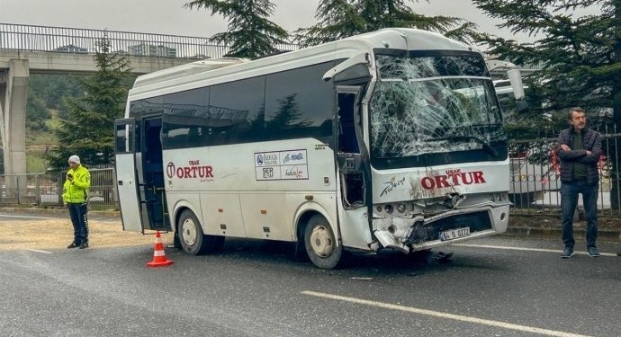 İşçi Servisleri Çarpıştı: 20 Yaralı