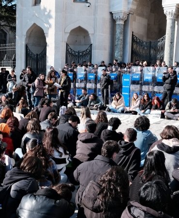 istanbul-universitesi-halka-acildi-protesto-eylem-ogrenciler-12-scaled