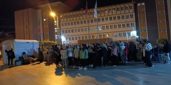 Gösterilere Katılan Öğrencilere Yurttan Atma Tehdidi