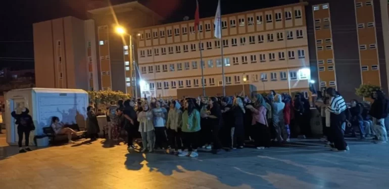 Gösterilere Katılan Öğrencilere Yurttan Atma Tehdidi