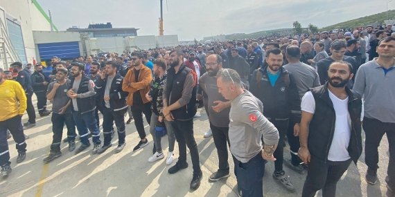 İzmir’de 3 Fabrikada Yüzlerce İşçi Grev Kararı Aldı
