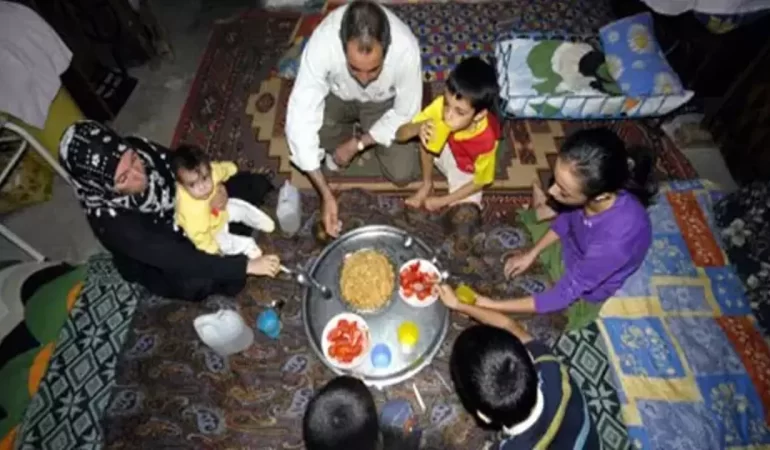 ‘Ailede 3 Kişi Çalışsa Bile Yoksulluk Sınırına Yetişilmiyor’