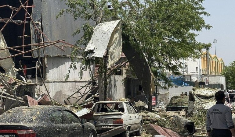 Behram Halı Fabrikasında Patlama: 7 İşçi Yaralandı