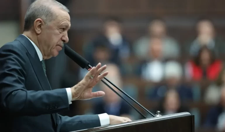 Erdoğan Yeni Anayasayı Yazdırmaya Başlamış!