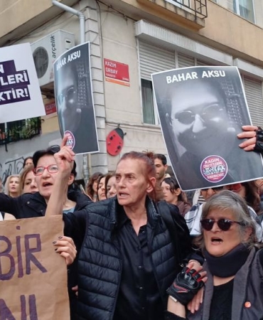 kadinlar-sisli-de-katledilen-bahar-aksu-icin-yurudu