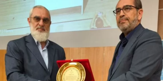 6 Yaşındaki Çocukla Evliliği Savunan Nurettin Yıldız’a Milli Eğitim’den Plaket