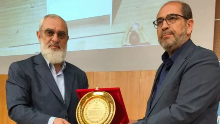 6 Yaşındaki Çocukla Evliliği Savunan Nurettin Yıldız’a Milli Eğitim’den Plaket