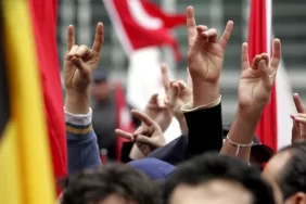 Yılbaşı Gecesi Orduya Ait 7 Araç Kundaklandı 3 thumbnail