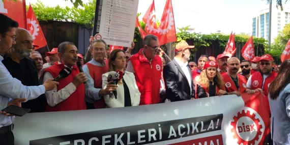 DİSK’ten TÜİK Önünde Basın Açıklaması: Gerçekleri Açıkla Ekmeğimizle Oynama