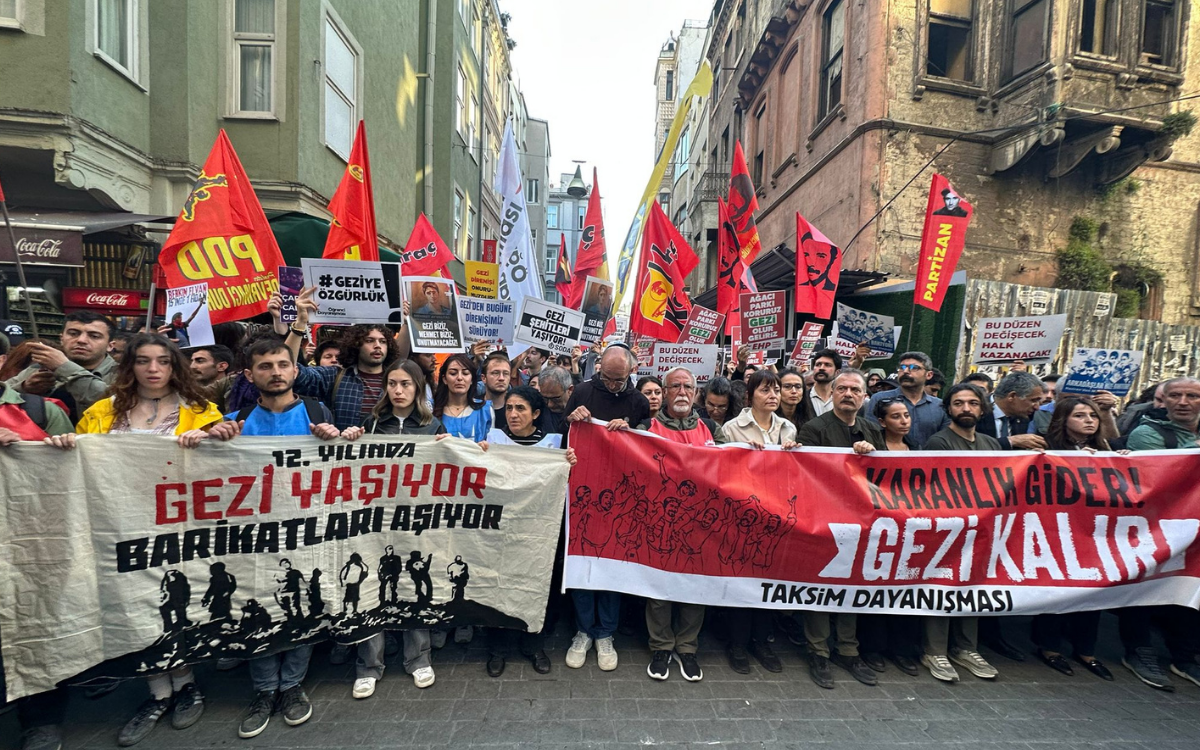 polis-ablukasina-ragmen-eylemciler-taksim-de
