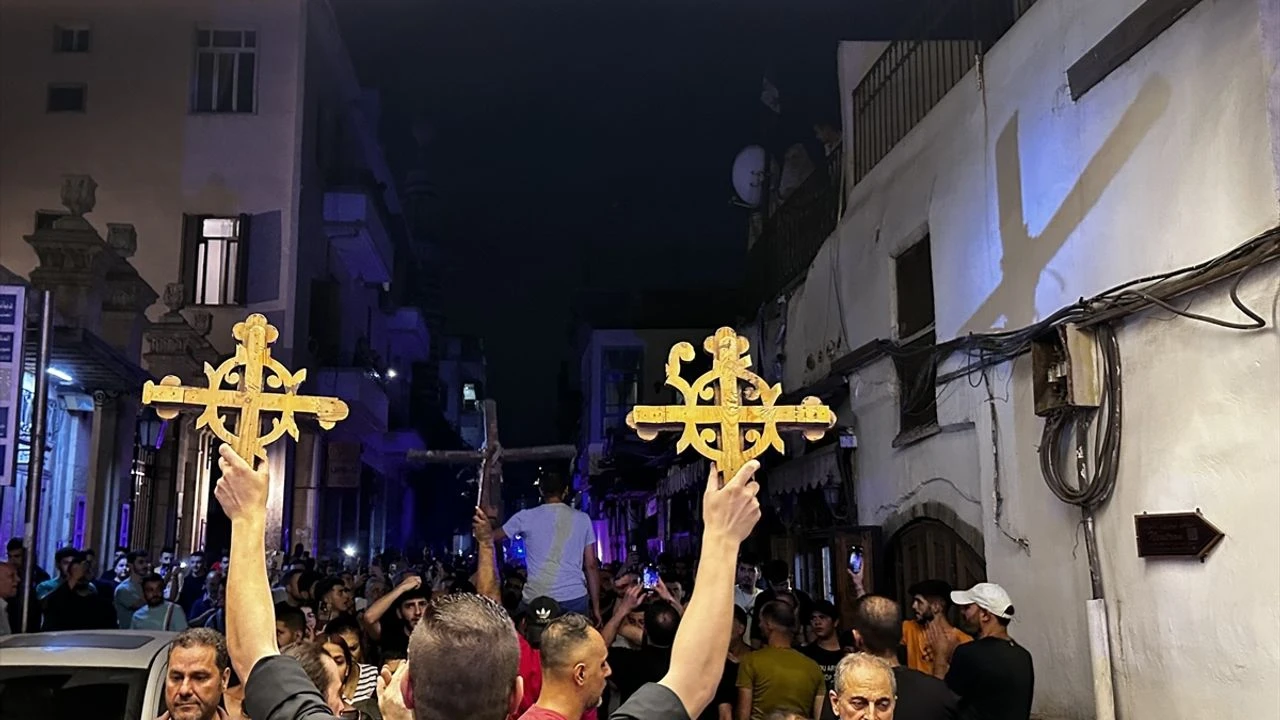 samda-binlerce-kisi-kilise-saldirisini-protesto-etti