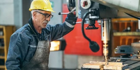 Emekliler Hayatta Kalmak İçin Çalışmak Zorundalar