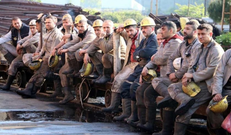 Devlet Verdiği Sözden Caydı: İşçiler Grev Diyor, Sendikalar Frenliyor