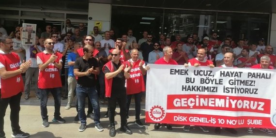 5 Aydır Maaşları Ödenmeyen Karşıyaka Belediyesi İşçilerinden Eylem