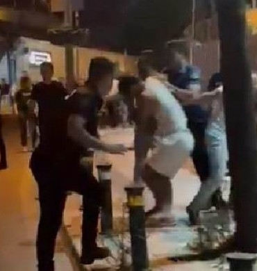 kurtce-sarki-acan-aile-polis-tarafindan-darp-edildi1