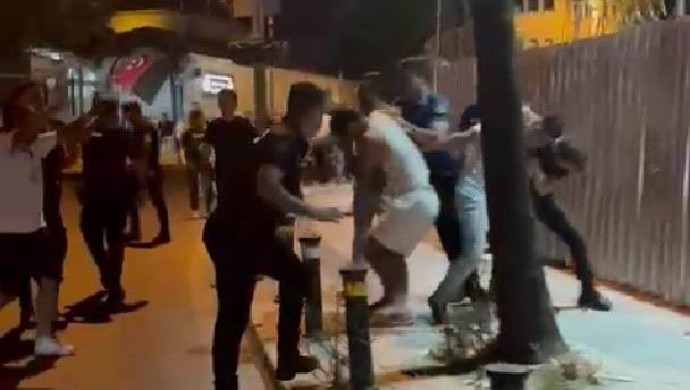 kurtce-sarki-acan-aile-polis-tarafindan-darp-edildi1