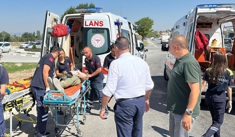 İşçi Servisi, Akaryakıt Tankerine Çarptı:  35 İşçi Yaralandı