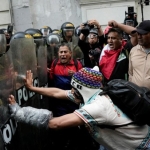 lima-memanas-warga-peru-turun-ke-jalan-protes-presiden-dina-boluarte-1758434516506_169