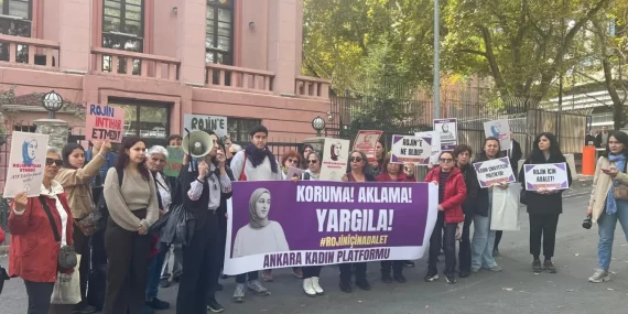 Ankara Kadın Platformu Rojin Kabaiş İçin Bakanlık Önündeydi