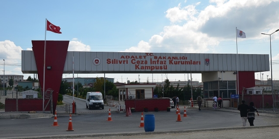 İBB Soruşturmasında Tahliye Edilenlere Cezaevi Kapısında Gözaltı