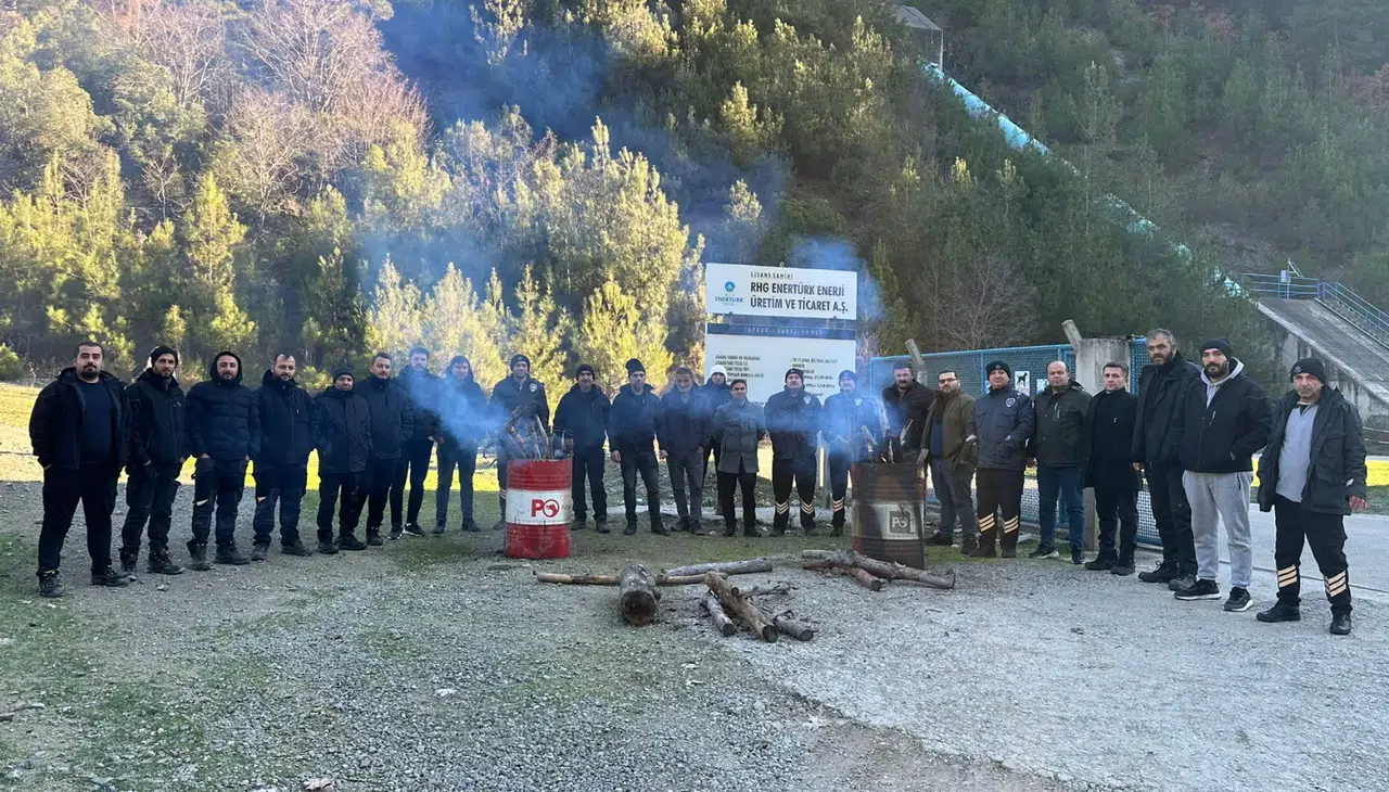 cOL2-tmsf-sonrasi-isci-kiyimi-yaprak-hes-1-calisanlari-grevde