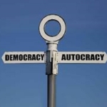 Burjuva Demokrasilerine Veda: Otokrasi ve Faşizm (2) 1 demokrasi-vs-otokrasi