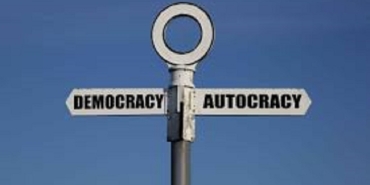demokrasi-vs-otokrasi