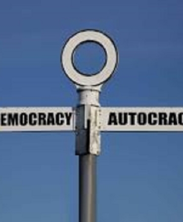 demokrasi-vs-otokrasi