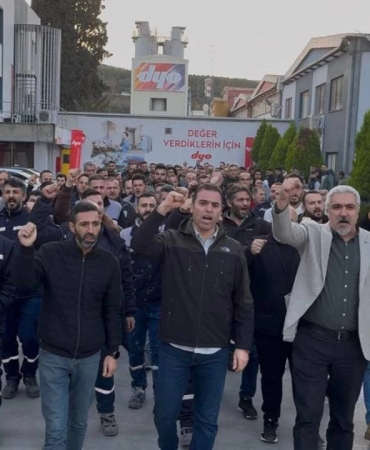 dyo-boya-iscileri-taserona-karsi-fabrikayi-terk-etmeme-karari-aldi-9cpl