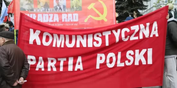 Polonya Devleti, Polonya Komünist Partisi’ni Yasadışı İlan Etti