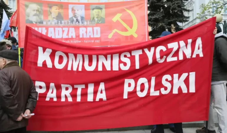 Polonya Devleti, Polonya Komünist Partisi’ni Yasadışı İlan Etti
