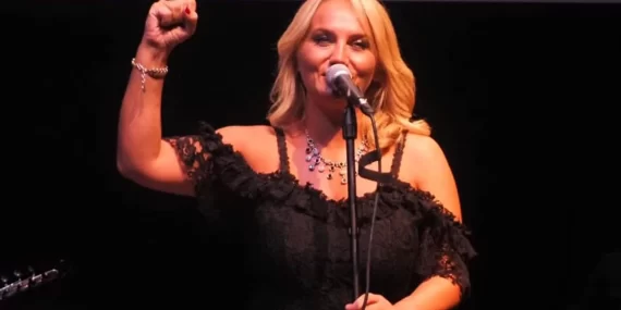 Sanatçı Pınar Aydınlar’a ‘Örgüt Üyeliği’ Gerekçesiyle 6 Yıl Hapis Cezası Verildi