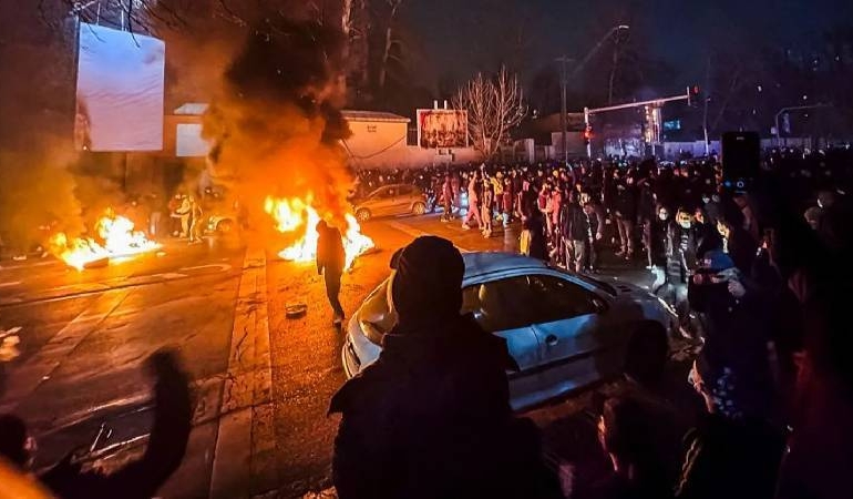 İran Rejiminden Göstericilere ‘Tanrı Düşmanı’ Suçlaması ve İdam Tehditi