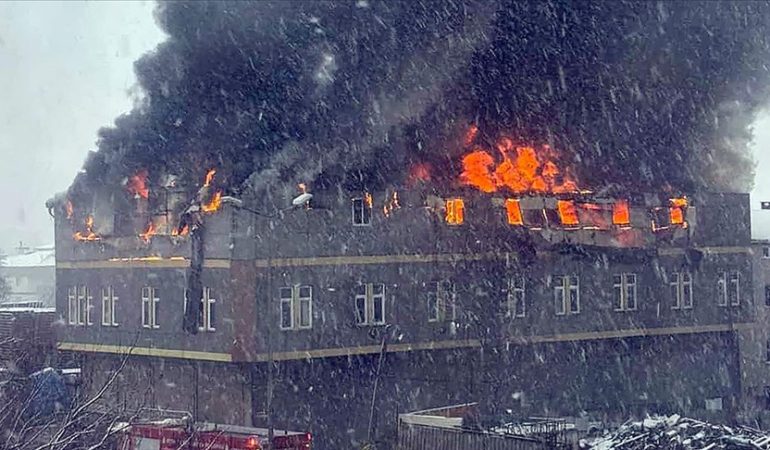 Tuzla’da Çakmak Üretim Fabrikasında Yangın