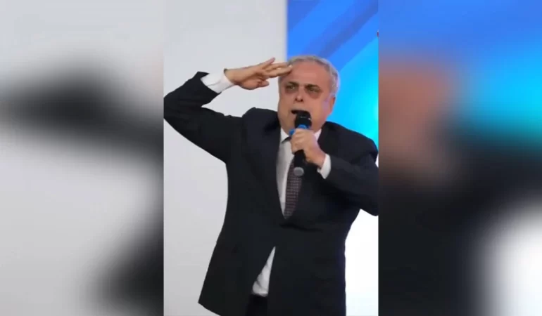 CHP’den AKP’ye Geçen Çakır, Bu Kezde Erdoğan’ın Resmine Selam Durdu