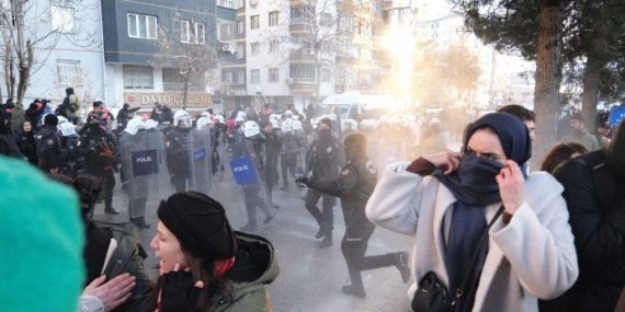 Diyarbakır’daki Rojava’ya Yönelik Saldırı Protestosuna Polis Müdehale Etti