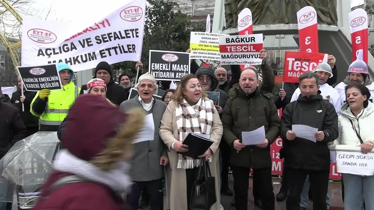 Emekliler Birçok Kentte Düşük Zamma Karşı Eylemler Yaptı 7 bakirkoyde-emekli-isyani-20-bin-lira-maas-degil-kefen-parasi