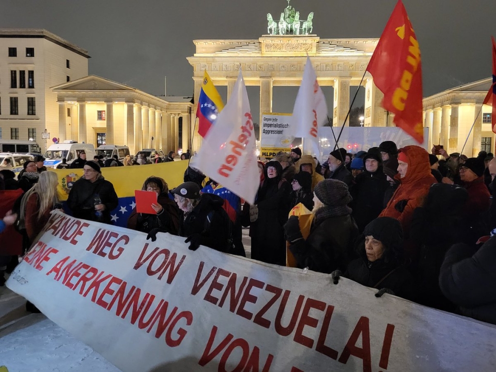 Dünya Halkları Meydanlardan Haykırdı: Emperyalizm Venezüella'dan Defol! 5 berlin