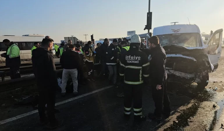 Çerkezköy’de Feci Kaza: İki İşçi Servisi Kafa Kafaya Çarpıştı, 19 İşçi Yaralandı