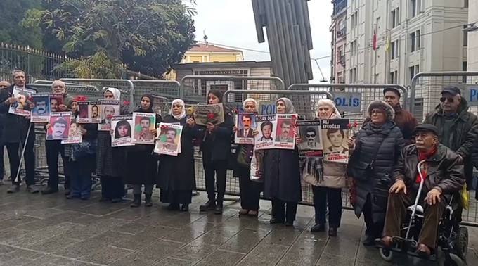 Cumartesi Anneleri/İnsanları 1085. Haftada Galatasaray Meydanı'nda: Güçlükonak Katliamı İçin Adalet İstendi 4 cmrs1